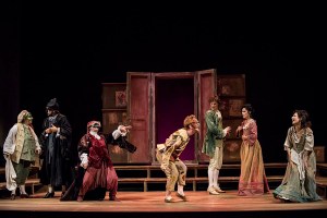 Arlecchino, il Servitore di due Padroni, Tratto da Il servitore di due padroni, di Carlo Goldoni, adattamento di Giorgio Sangati, con (in ordine alfabetico) Anna De Franceschi (Brighella, locandiere), Francesco Folena Comini (Silvio), Eleonora Fuser (Pantalone de' Bisognosi), Irene Lamponi (Smeraldina), Marta Meneghetti (Clarice), Michele Mori (Il Dottor Lombardi), Stefano Rota (Florindo Aretusi, Torinese), Laura Serena (Beatrice, Torinese, in abito da uomo sotto il nome di Federigo Rasponi), Marco Zoppello (Arlecchino, facchino), Musiche eseguite dal vivo alla fisarmonica da Veronica Canale, Regia Giorgio Sangati, Scenografia Alberto Nonnato, Costumi Stefano Nicolao, Maschere Donato Sartori – Centro Maschere e Strutture Gestuali, Luci Paolo Pollo Rodighiero, foto di scena Serena Pea, una produzione Teatro Stabile del Veneto, 2016.