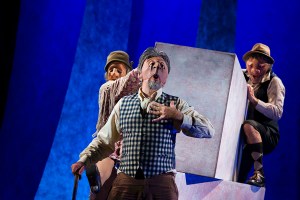 C’est la vie, Artivarti, regia di Matteo Destro, 2018, regia di Matteo Destro, con Max Bazzana, Stefano Rota, Martina Boldarin, Benoit Roland, da un’idea di Lara Tonello, scene a cura di Alberto Nonnato, costumi di Antonia Munaretti maschere di Matteo Destro, foto di scena Serena Pea