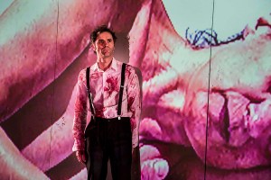 Giulio Cesare, regia Alex Rigola, 2016, Di: William Shakespeare, Traduzione: Sergio Perosa, adattamento e regia: Alex Rigola, con: Michele Riondino (Marco Antonio), e con: Maria Grazia Mandruzzato (Giulio Cesare), Stefano Scandaletti (Bruto), Silvia Costa (Porzia), Margherita Mannino (Cassio), Francesco Wolf (Casca), Eleonora Panizzo (Decio), Pietro Quadrino (Metello), Riccardo Gamba (Lepido), Raquel Gualtero (Cinna), Beatrice Fedi (Ottaviano), Andrea Fagarazzi (Servitore), spazio scenico: Max Glaenzel, spazio sonoro: Nao Albet, illuminazione: Carlos Marquerie, Costumi: Silvia Delagneau, assistente alla regia: Lorenzo Maragoni, Foto di scena: Serena Pea