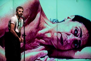 Giulio Cesare, regia Alex Rigola, 2016, Di: William Shakespeare, Traduzione: Sergio Perosa, adattamento e regia: Alex Rigola, con: Michele Riondino (Marco Antonio), e con: Maria Grazia Mandruzzato (Giulio Cesare), Stefano Scandaletti (Bruto), Silvia Costa (Porzia), Margherita Mannino (Cassio), Francesco Wolf (Casca), Eleonora Panizzo (Decio), Pietro Quadrino (Metello), Riccardo Gamba (Lepido), Raquel Gualtero (Cinna), Beatrice Fedi (Ottaviano), Andrea Fagarazzi (Servitore), spazio scenico: Max Glaenzel, spazio sonoro: Nao Albet, illuminazione: Carlos Marquerie, Costumi: Silvia Delagneau, assistente alla regia: Lorenzo Maragoni, Foto di scena: Serena Pea