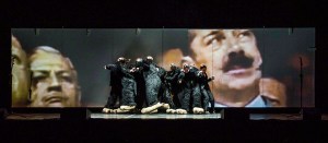 Giulio Cesare, regia Alex Rigola, 2016, Di: William Shakespeare, Traduzione: Sergio Perosa, adattamento e regia: Alex Rigola, con: Michele Riondino (Marco Antonio), e con: Maria Grazia Mandruzzato (Giulio Cesare), Stefano Scandaletti (Bruto), Silvia Costa (Porzia), Margherita Mannino (Cassio), Francesco Wolf (Casca), Eleonora Panizzo (Decio), Pietro Quadrino (Metello), Riccardo Gamba (Lepido), Raquel Gualtero (Cinna), Beatrice Fedi (Ottaviano), Andrea Fagarazzi (Servitore), spazio scenico: Max Glaenzel, spazio sonoro: Nao Albet, illuminazione: Carlos Marquerie, Costumi: Silvia Delagneau, assistente alla regia: Lorenzo Maragoni, Foto di scena: Serena Pea