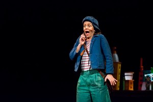 Tutti giù dal muro, Stivalaccio teatro, regia Marco Zoppello, 2018, di: Marco Zoppello Produzione: Stivalaccio Teatro con contributo di Regione Toscana e NataTeatro - Anno di produzione: 2015 Con: Sara Allevi, Anna De Franceschi e Giulio Canestrelli Voce-off: Mirko Artuso - Oggetti e Scenografia: Alberto Nonnato - Costumi: Antonia Munaretti Tecnico audio/luci: Matteo Pozzobon Regia: Marco Zoppello, foto di scena Serena Pea