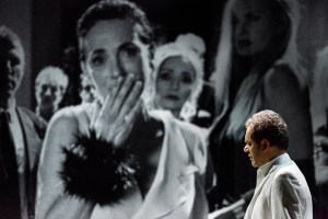 Una Banca Popolare, di Romolo Bugaro, con (in o.a.) Mirko Artuso, Valerio Mazzucato, Diego Ribon, Fabio Sartor, Davide Sportelli, Sandra Toffolatti, regia: Alessandro Rossetto, aiuto regia: Angela Gorini, scene Alberto Nonnato, costumi Marianna Peruzzo, luci Paolo Pollo Rodighiero, paesaggio sonoro Lorenzo Danesin, montaggio video per Jolefilm Alessandra Cernic, direttore di scena Federico Rossi, video/audio Nicolò Pozzerle, macchinista Roberto Rossetto, sarta Silvana Galota, realizzazione scene Keiko Shiraishi, foto di scena Serena Pea, una produzione Teatro Stabile del Veneto In collaborazione con Jolefilm, 2019