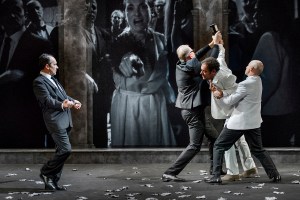 Una Banca Popolare, di Romolo Bugaro, con (in o.a.) Mirko Artuso, Valerio Mazzucato, Diego Ribon, Fabio Sartor, Davide Sportelli, Sandra Toffolatti, regia: Alessandro Rossetto, aiuto regia: Angela Gorini, scene Alberto Nonnato, costumi Marianna Peruzzo, luci Paolo Pollo Rodighiero, paesaggio sonoro Lorenzo Danesin, montaggio video per Jolefilm Alessandra Cernic, direttore di scena Federico Rossi, video/audio Nicolò Pozzerle, macchinista Roberto Rossetto, sarta Silvana Galota, realizzazione scene Keiko Shiraishi, foto di scena Serena Pea, una produzione Teatro Stabile del Veneto In collaborazione con Jolefilm, 2019