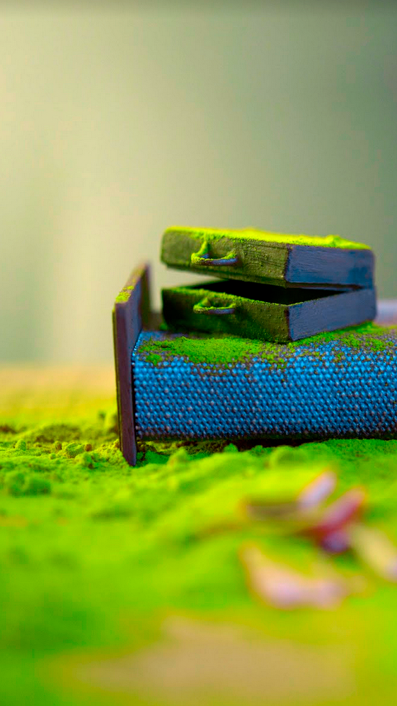 Serena Pea, Do You Need Any Help, Howphelia, video arte, miniature, staged photography, gender equality, giraffa, violenza di genere, tutorial, videotutorial, ricetta